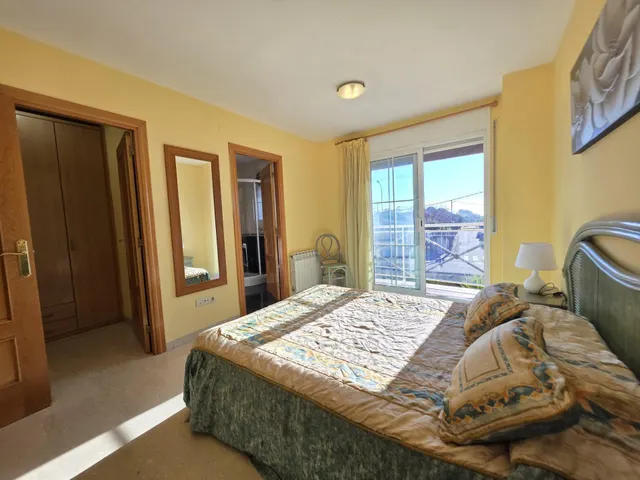 Chalet esquinero adosado en Vilafortuny — 29