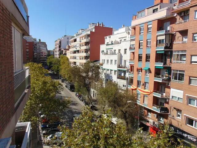 Apartamento en alquiler calle clara del rey prosperidad — 18