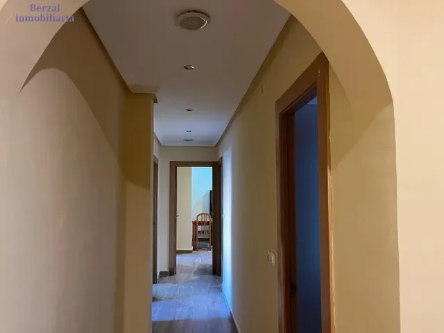 Piso planta baja, de tres hb y baño. Cocina y salón. Todo exterior — 18
