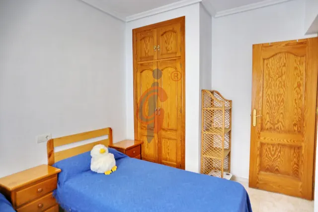Espectacular bungalow en esquina con gran solárium, jardín privado y piscina en Guardamar del Segura — 24