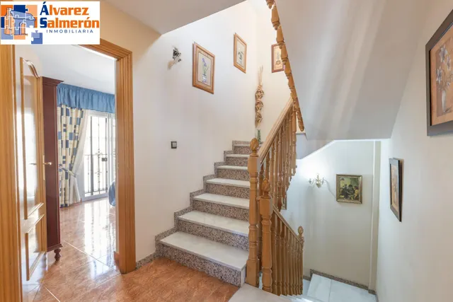 Casa independiente a 5 minutos de Granada en buen estado para entrar a vivir — 50