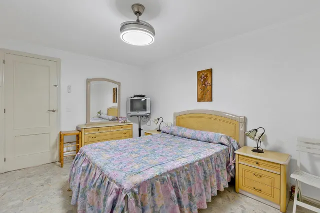 Planta baja de tres dormitorios con gran patio a 150 metros de la playa de La Mata — 11