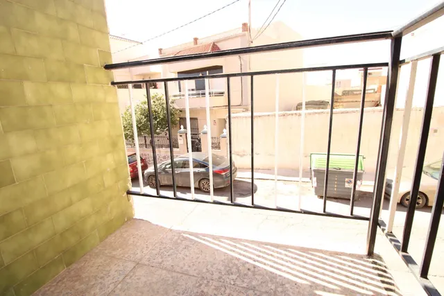 Oportunidad en San Antón: piso de 2 dormitorios para reforma - foto 5