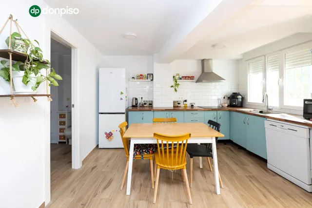 ¡Tu hogar soñado te espera en esta espectacular casa reformada! — 17