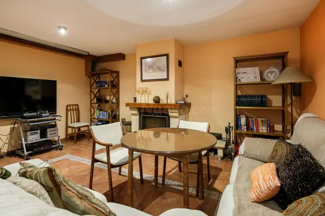 Adosado “Dos en Uno” con apartamento independiente. — 30
