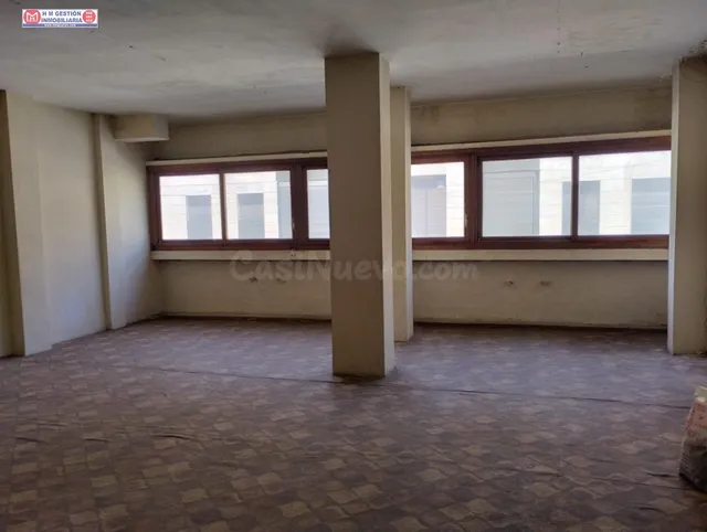 Se vende oficina junto a plaza de España y Of. de Correos de