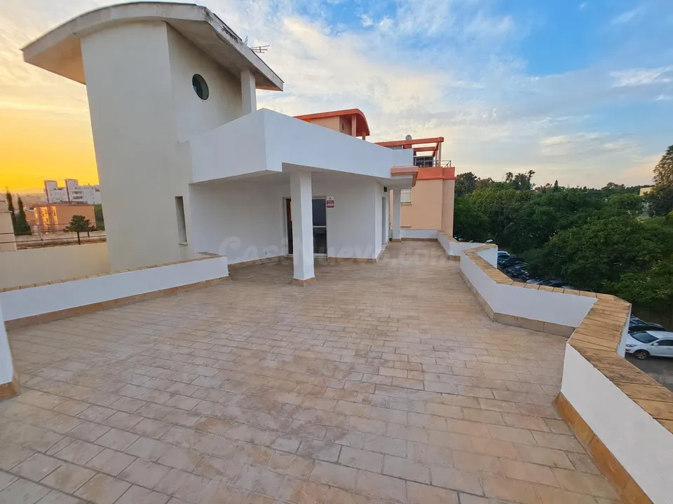 Estudio ático con gran terraza privada y vistas a la bahía de Algeciras