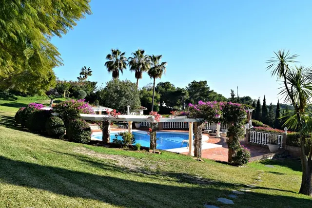 Espectacular villa de 800m2 con preciosas vistas panorámicas al mar en Benalmádena — 35