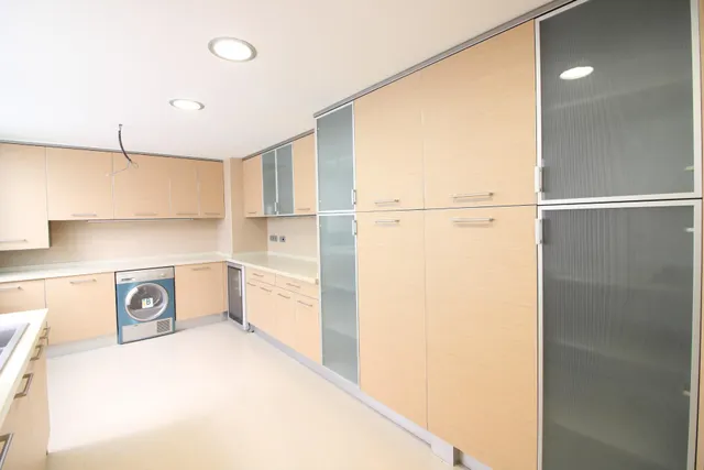 EXCLUSIVA VIVIENDA DE CASI 200M2, REFORMADA A ESTRENAR Y A POCOS PASOS DEL CAUCE DEL TURIA — 18