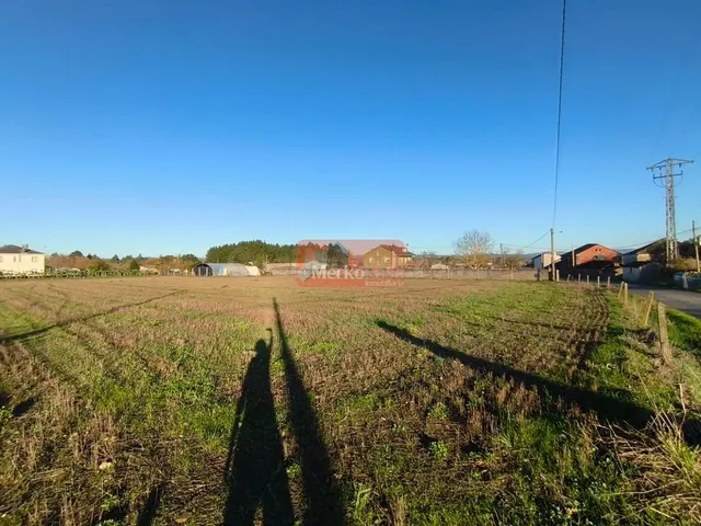SE VENDE FINCA EDIFICABLE PARA CHALETS CERCA DE NADELA - foto 4