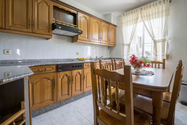 Amplia Casa + otra vivienda + anexo en Venta en Ardemil, Ordes — 30