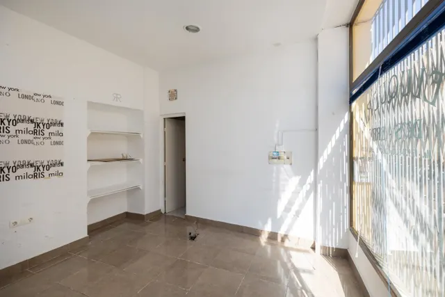 Espectacular edificio a 3 calles con vivienda y locales comerciales en pleno centro de Alhama de Gr — 9