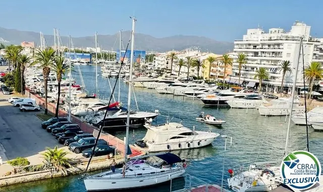 Apartamento totalmente renovado con terraza y espectaculares