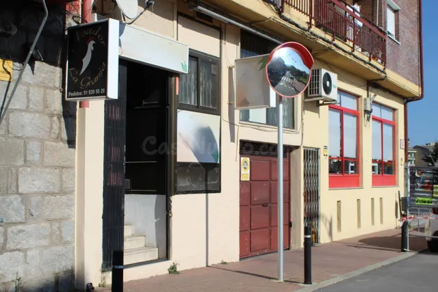 Céntrico Local Comercial en Guadarrama, con posibilidad de c - foto 2