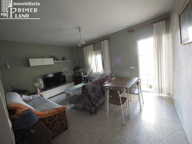 *Casa de 2 plantas junto a calle Espinosa, de 2 dorm ,2 baño