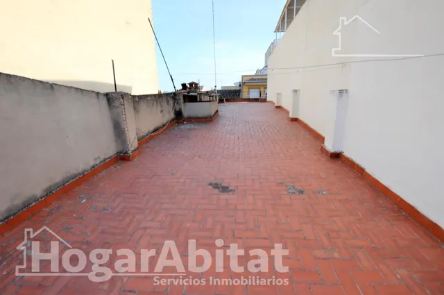 Casa amplia y luminosa con tres terrazas y gran garaje, en el centro — 21