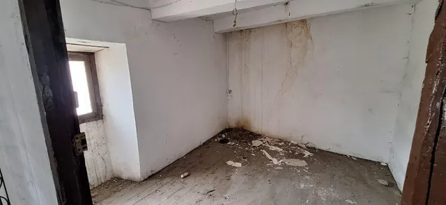 Casa de Pueblo en el Centro Histórico de Bembibre para Reformar — 15
