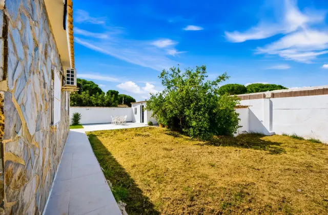 Chalet con amplia parcela en El Sotillo — 50
