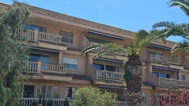Bonito apartamento con vistas y piscina — 33