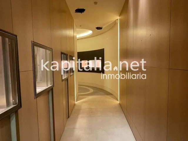 Local comercial en alquiler en el centro en Valencia (Valencia) — 33