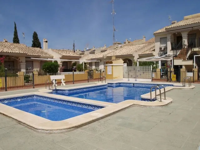 Villa 3 habitaciones 80m² en venta - Urbanizaciones — 13