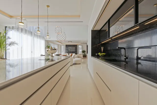 Moderna villa de lujo en la prestigiosa urbanización de Sierra Blanca, Marbella — 11