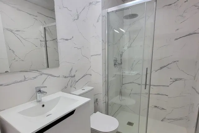 Apartamento moderno (desde 2024 - 148 m2 - 1.ª planta) en Alegria XVIII con piscina interior, sauna y gimnasio, en pleno centro de la ciudad, ¡a tan solo 300 m de Piscinas Naturales/Playa del Cura! — 19