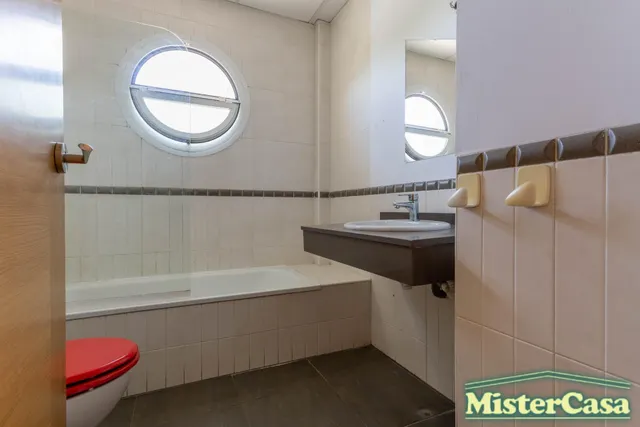 Exclusiva casa pareada de 4 dormitorios con sotano junto al campo de golf — 19