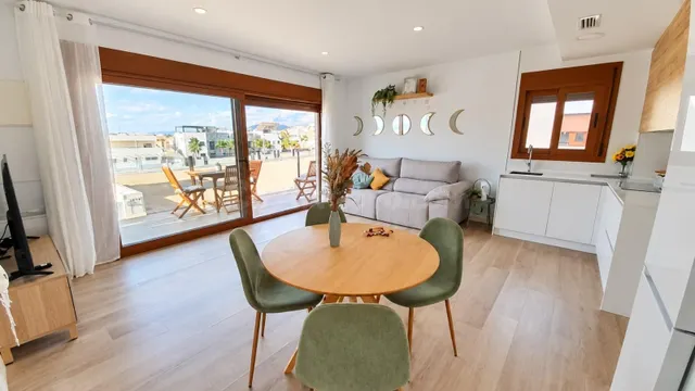 ¡¡en el alamillo a 150 metros del mar!! 2 hab + solárium con jacuzzi y vistas 360º panorámicas — 4