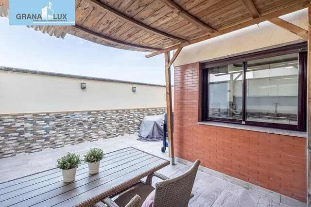 Amplia casa de 182 m2 con patio, gran sótano y a menos de 5 minutos del metro — 11