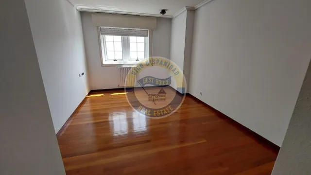 PISAZO DE LUJO CON GARAJE EN ROSALÍA DE CASTRO – VIGO — 32