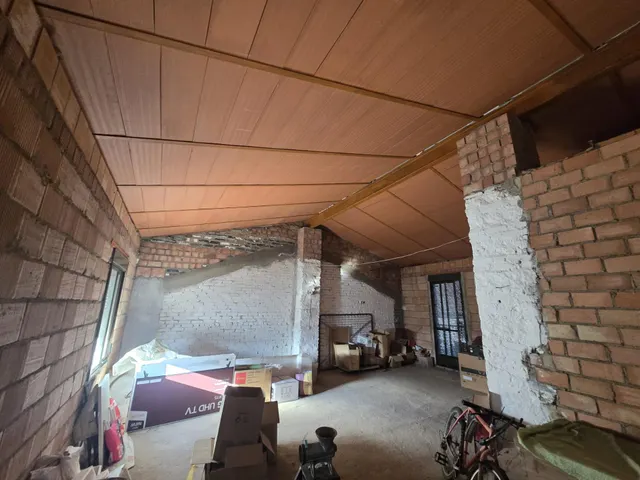CASA DE DOS PLANTAS CON TEJADO NUEVO — 13