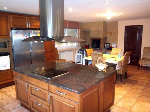 Chalet individual 5 hab. en Vilafortuny. Parcela 1.500 m2. Piscina. — 4