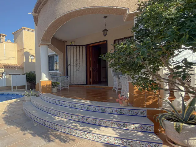 Orihuela Costa! Impresionante Villa Mediterránea con generosa parcela y amplias terrazas + Solarium privado con increíbles vistas panorámicas — 6