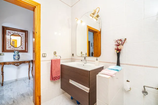 Chalet urbano con piscina y jardín en Sa Cabaneta — 31