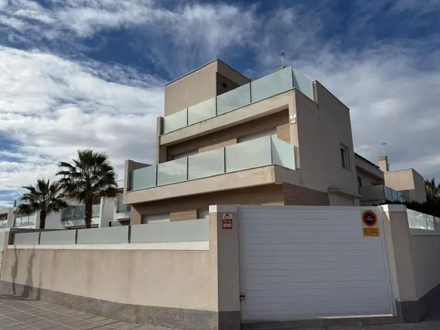 Casa 4 habitaciones 150m² en venta - Zona Pueblo
