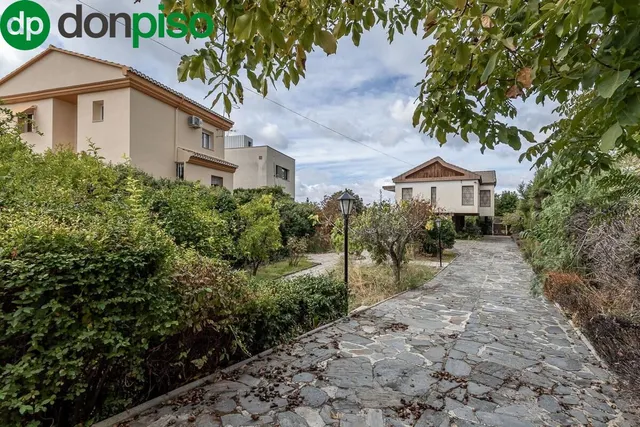 Gran casa con parcela y piscina en Cájar — 31