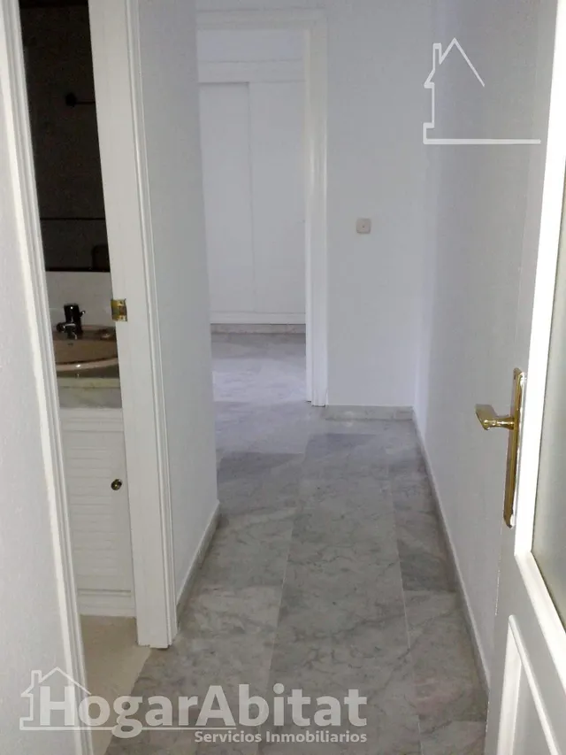 ACOGEDOR Y EXTERIOR EN RESIDENCIAL CON GARAJE Y PISCINA — 16