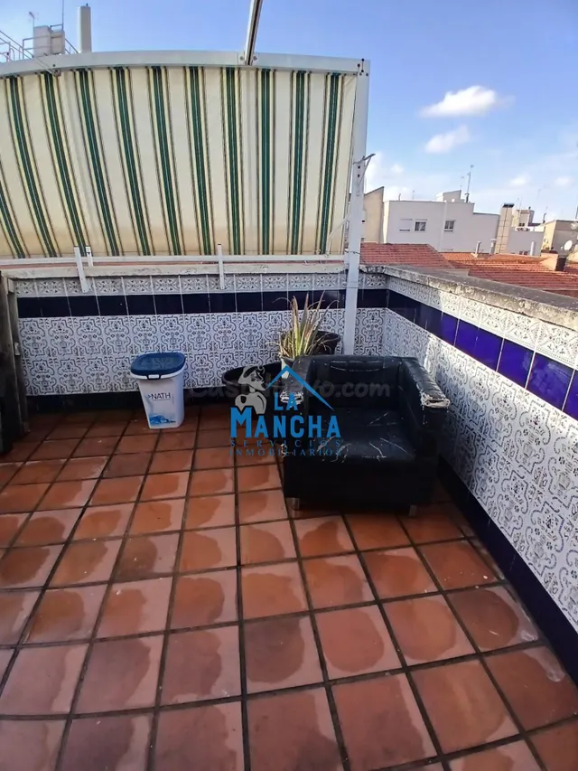 INMOBILIARIA LA MANCHA VENDE ATICO EN ZONA CENTRICA DE ALBAC - foto 2