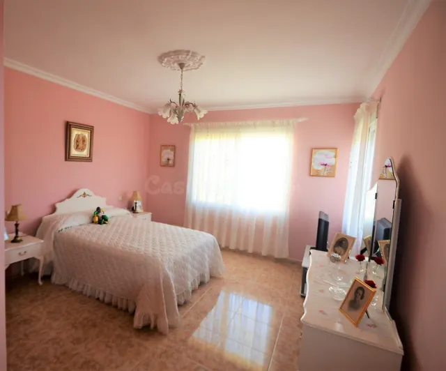 SE VENDE CHALET DE SEIS DORMITORIOS EN UNA PARCELA DE 1000 M - foto 5