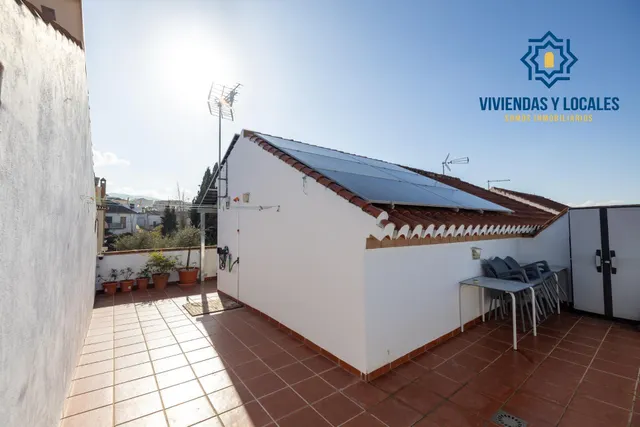 MARAVILLOSA CASA  A POCOS MINUTOS DEL CENTRO DE LA ZUBIA — 48