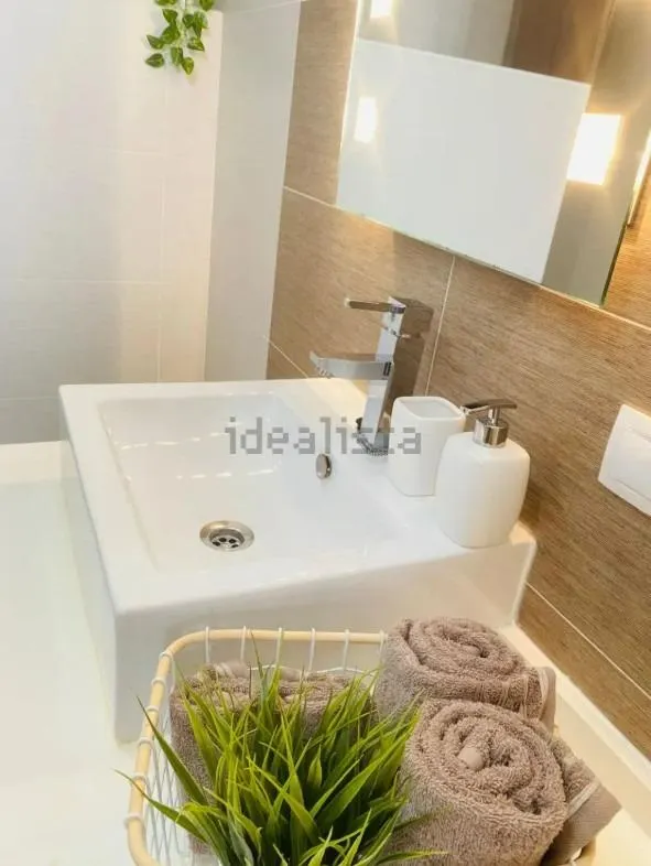 Alquiler de linda vivienda reformada zona altozano con terraza — 20