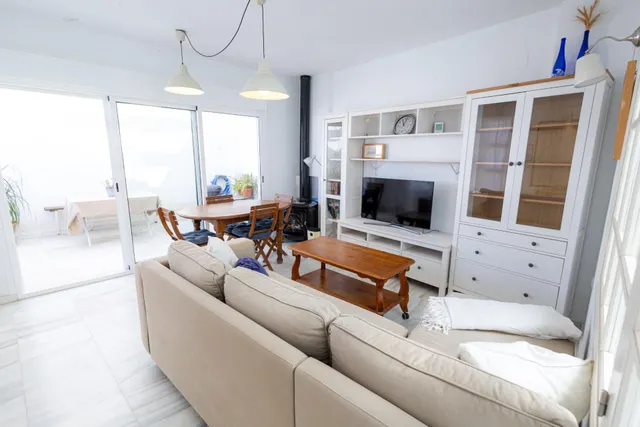 Casa de 3 dormitorios con terraza, azotea y gran luminosidad – Construcción 2010 — 25