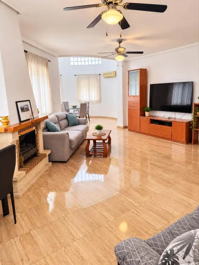 Chalet con piscina privada y parcela — 5