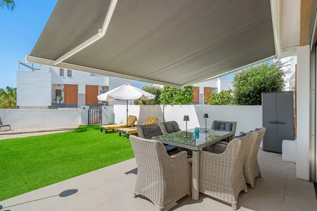 VILLA DE 3 DORMITORIOS Y 2 BAÑOS EN VILLAMARTIN (ORIHUELA CO - foto 2