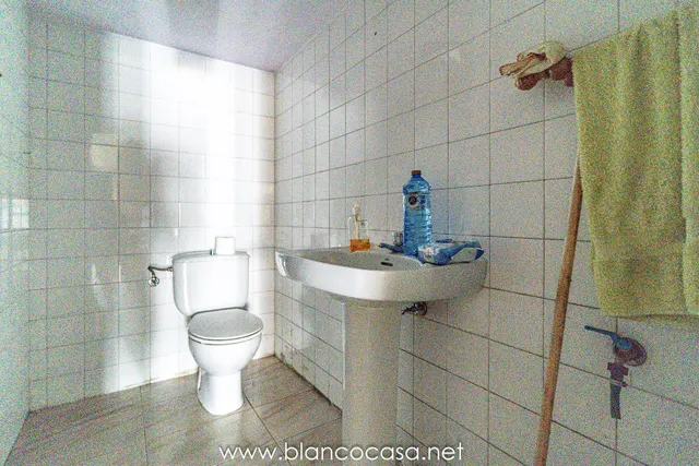 💥¡BAJO en VENTA en el corazón de Carballo con escaparate y m - foto 5