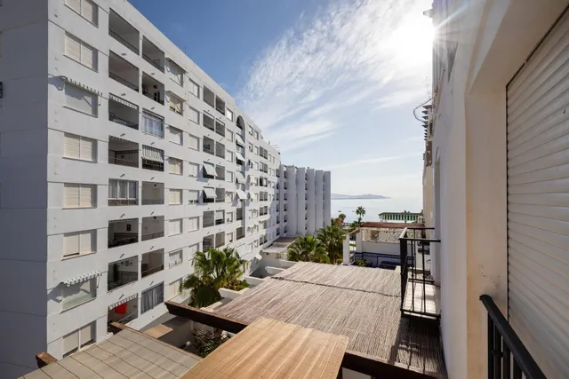 Dúplex de 4 dormitorios con vistas al mar, terraza y piscina en Velilla-Taramay — 10
