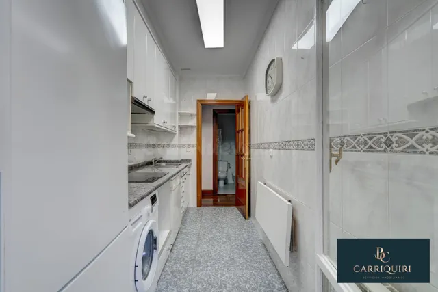 Piso exterior de 3 dormitorios con ascensor en Paseo de Larr - foto 4