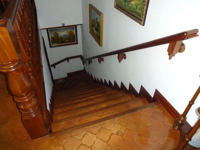 SE VENDE CASA SEÑORIAL PAREADA DE PIEDRA REFORMADA Y EN PERFECTO ESTADO EN PADRON — 33