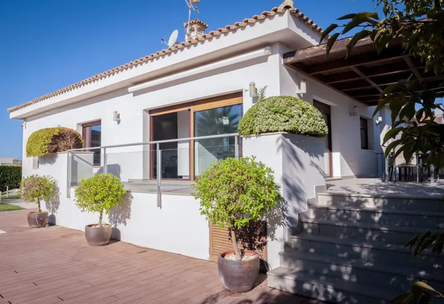Exclusiva casa de lujo con piscina privada en un entorno tranquilo y selecto — 30